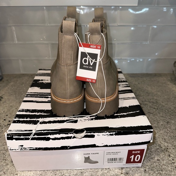 NIB DV by Dolce Vita LEIGHA Chelsea Boot Dark Taupe - Picture 8 of 13